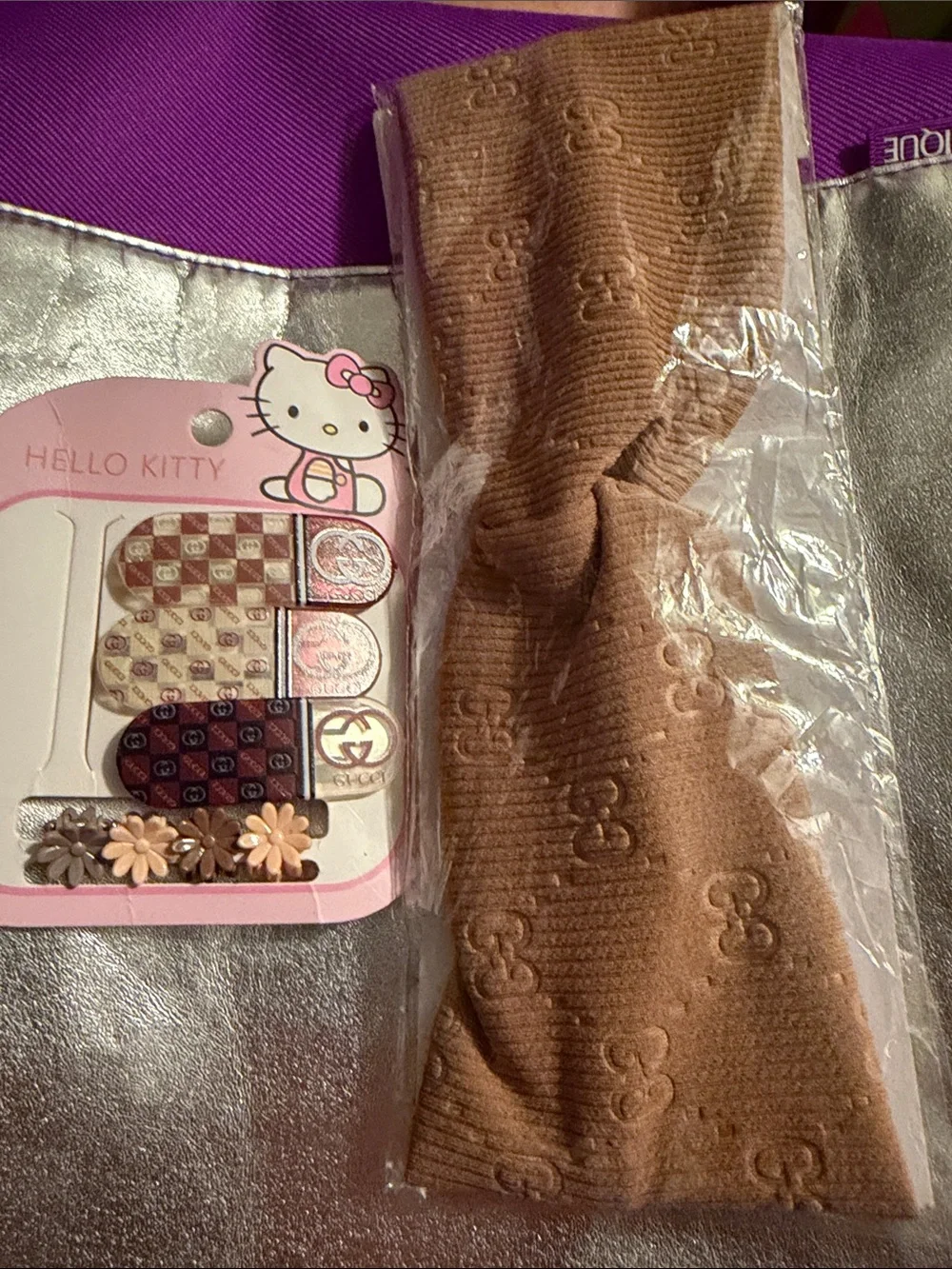 Brown Embossed Knit Headband with hello Kitty Hair Clips